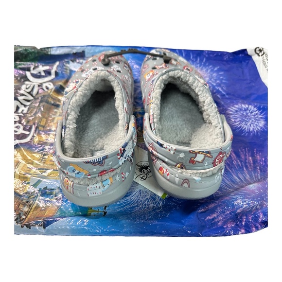 Disney Crocs Mickey Mouse and Friends Holiday Crocs Size M 7 W 9 - Picture 3 of 4
